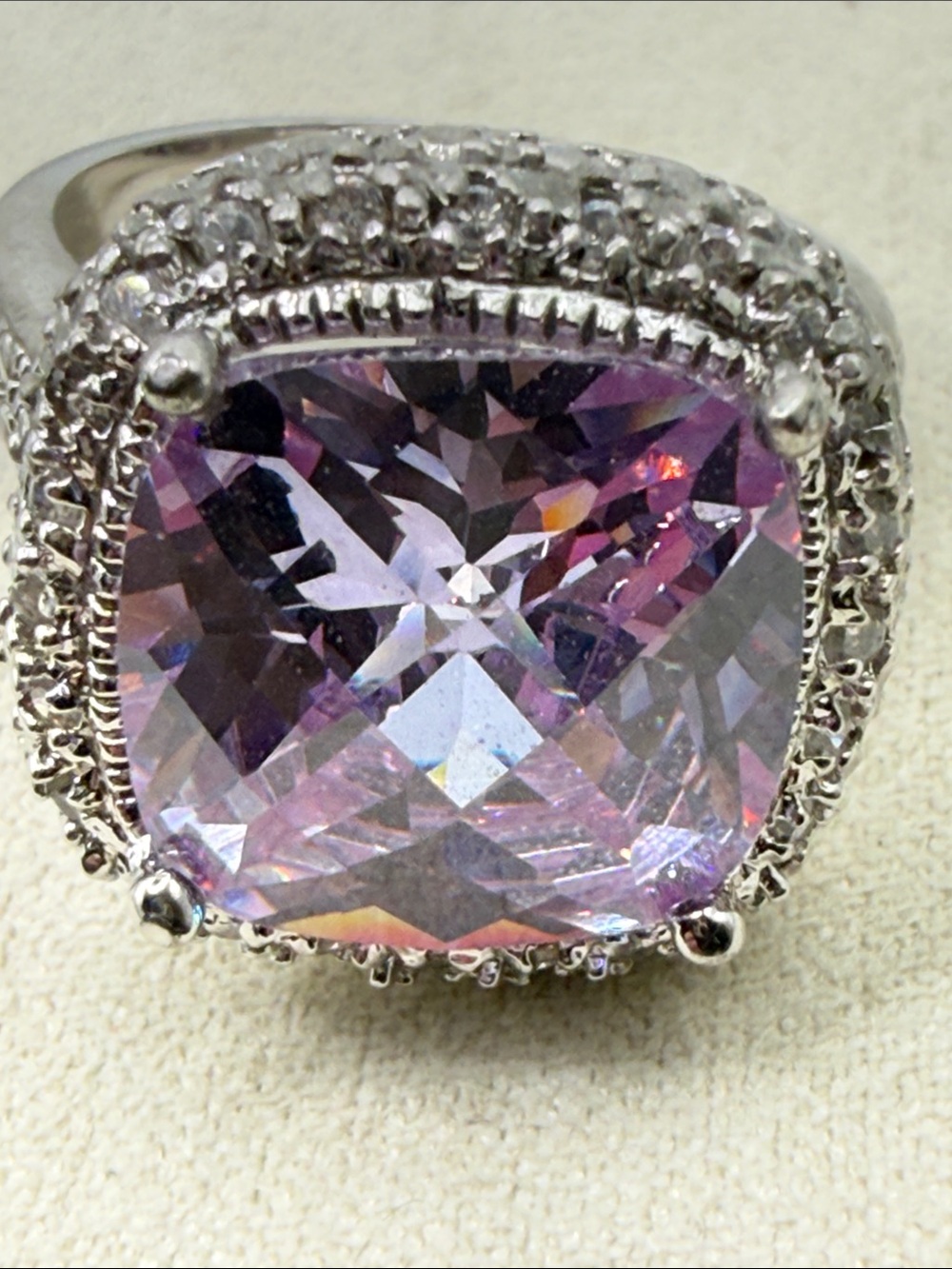 Vintage stunning rhodium plated Silvertone Ring Cushion Cut faceted lilac glass